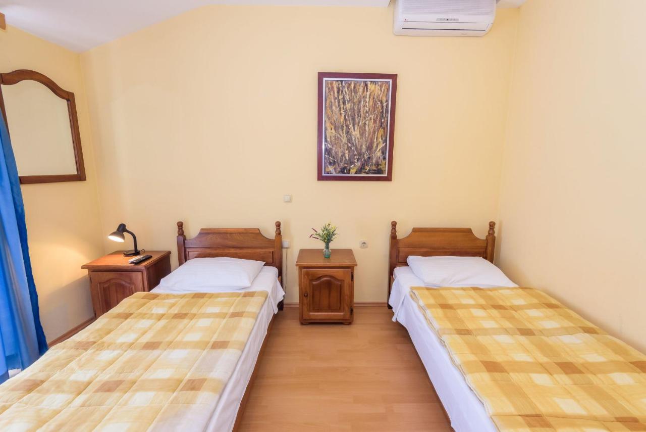 Bed and Breakfast Djudja I Mate Vid Exterior foto