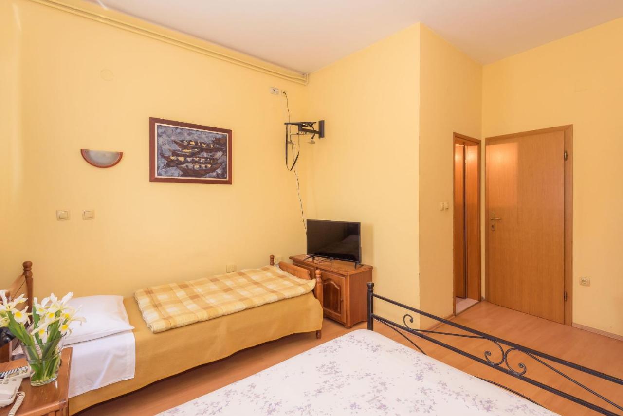 Bed and Breakfast Djudja I Mate Vid Exterior foto